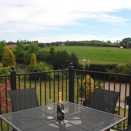 Upside Down House - Sleeps Up To 6 Guests - Great For Family And Friends Gatherings,Corporate Events ,Near Sherwood Forest At Fairview Farm In Nottingham Set In 88 Acres Εξωτερικό φωτογραφία