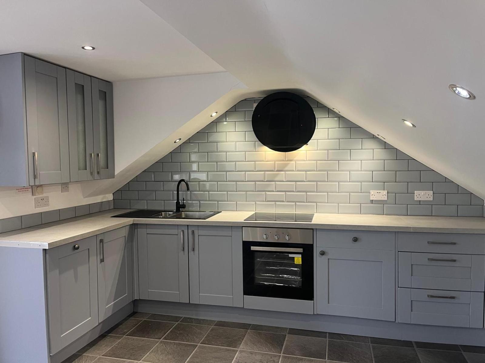Upside Down House - Sleeps Up To 6 Guests - Great For Family And Friends Gatherings,Corporate Events ,Near Sherwood Forest At Fairview Farm In Nottingham Set In 88 Acres Εξωτερικό φωτογραφία