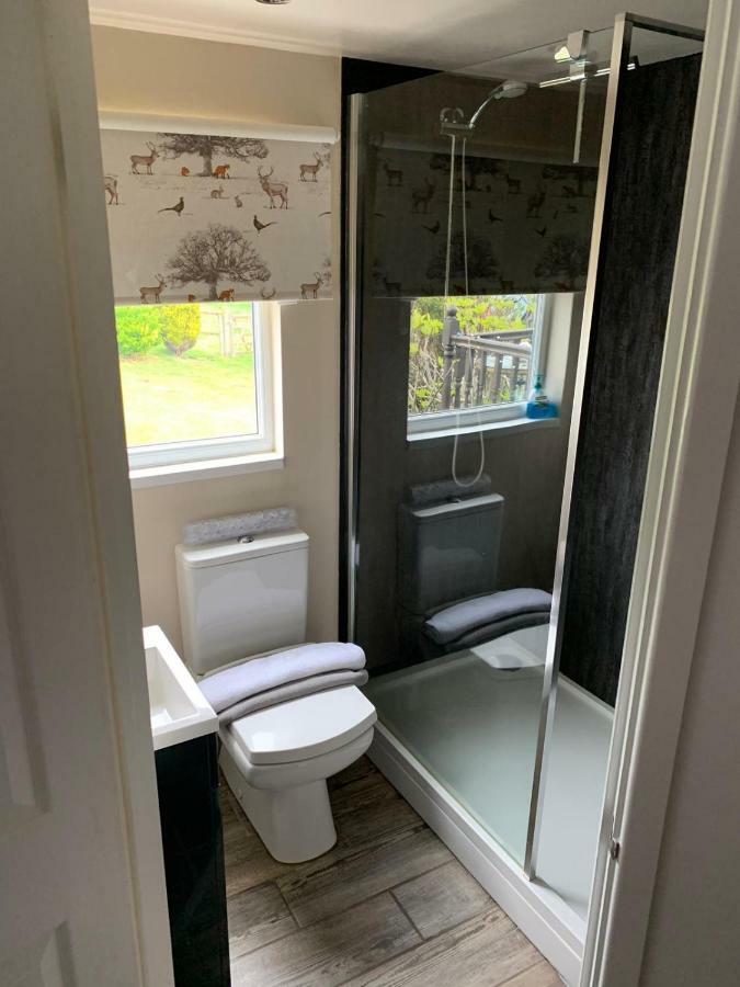 Upside Down House - Sleeps Up To 6 Guests - Great For Family And Friends Gatherings,Corporate Events ,Near Sherwood Forest At Fairview Farm In Nottingham Set In 88 Acres Εξωτερικό φωτογραφία