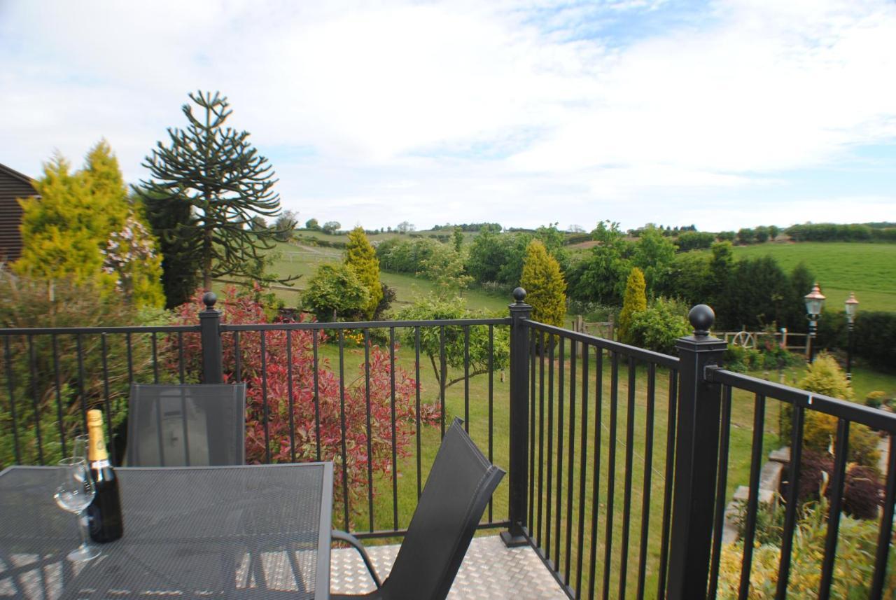 Upside Down House - Sleeps Up To 6 Guests - Great For Family And Friends Gatherings,Corporate Events ,Near Sherwood Forest At Fairview Farm In Nottingham Set In 88 Acres Εξωτερικό φωτογραφία